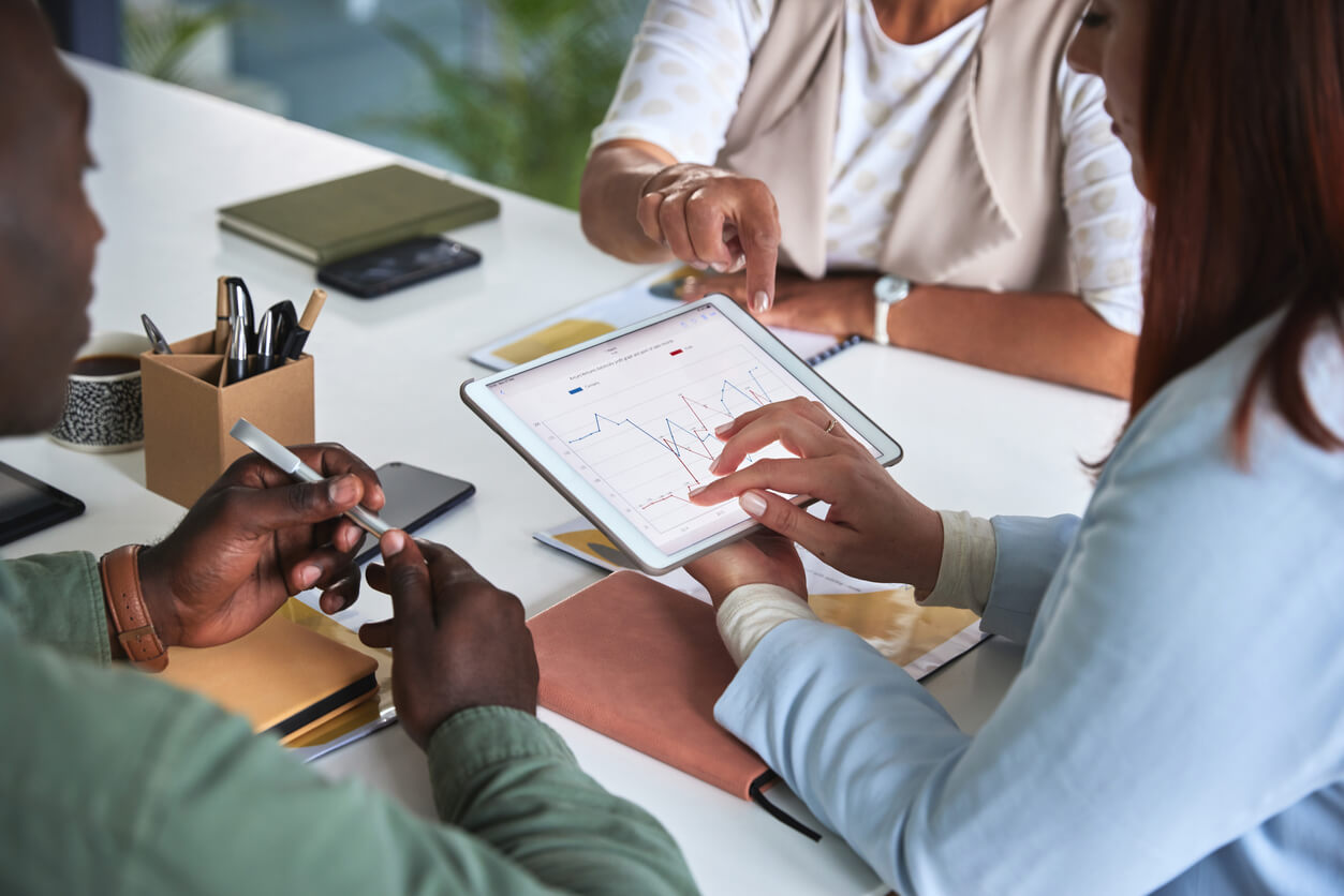 Four Ways Analytics and Reporting Improve Award Management